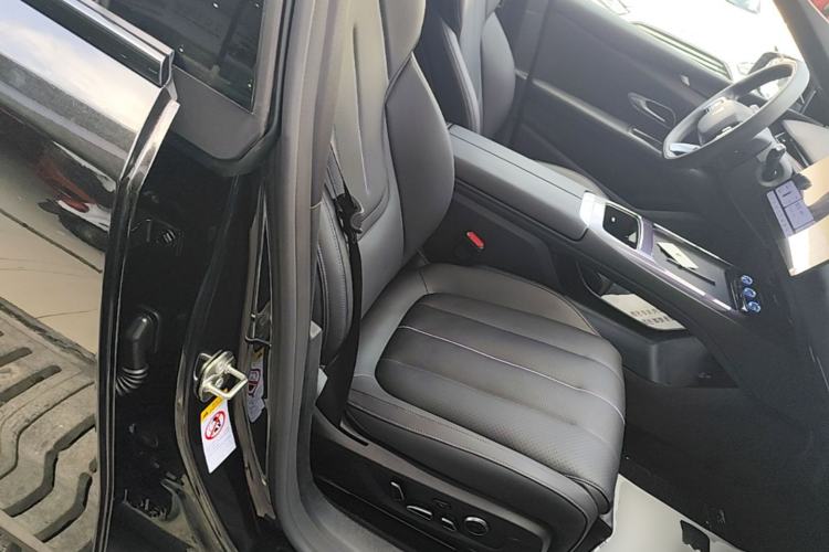 Used Deepal L07 2025 230 Ultra with DeepBlue Intelligent Driving AD PRO Extended-Range Version Right Front Seat