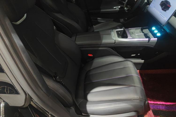 Used Deepal L07 2025 530 Ultra Qiankun Intelligent Driving ADS SE Pure Electric Version Right Front Seat
