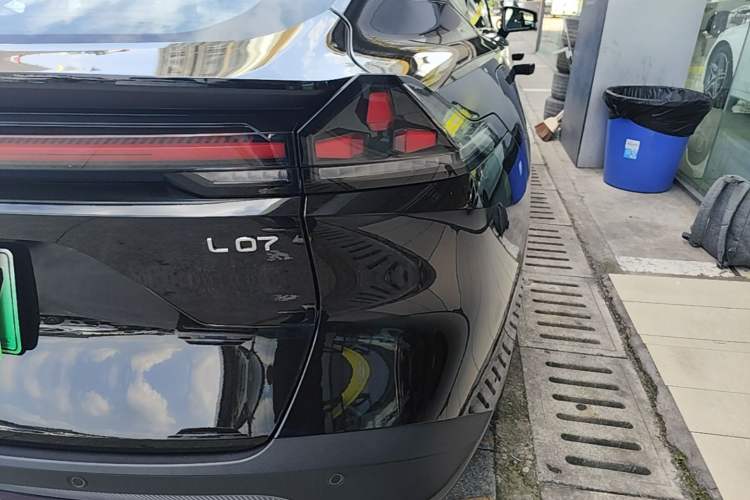 Used Deepal L07 2025 230 Ultra with DeepBlue Intelligent Driving AD PRO Extended-Range Version Right Rear Taillight