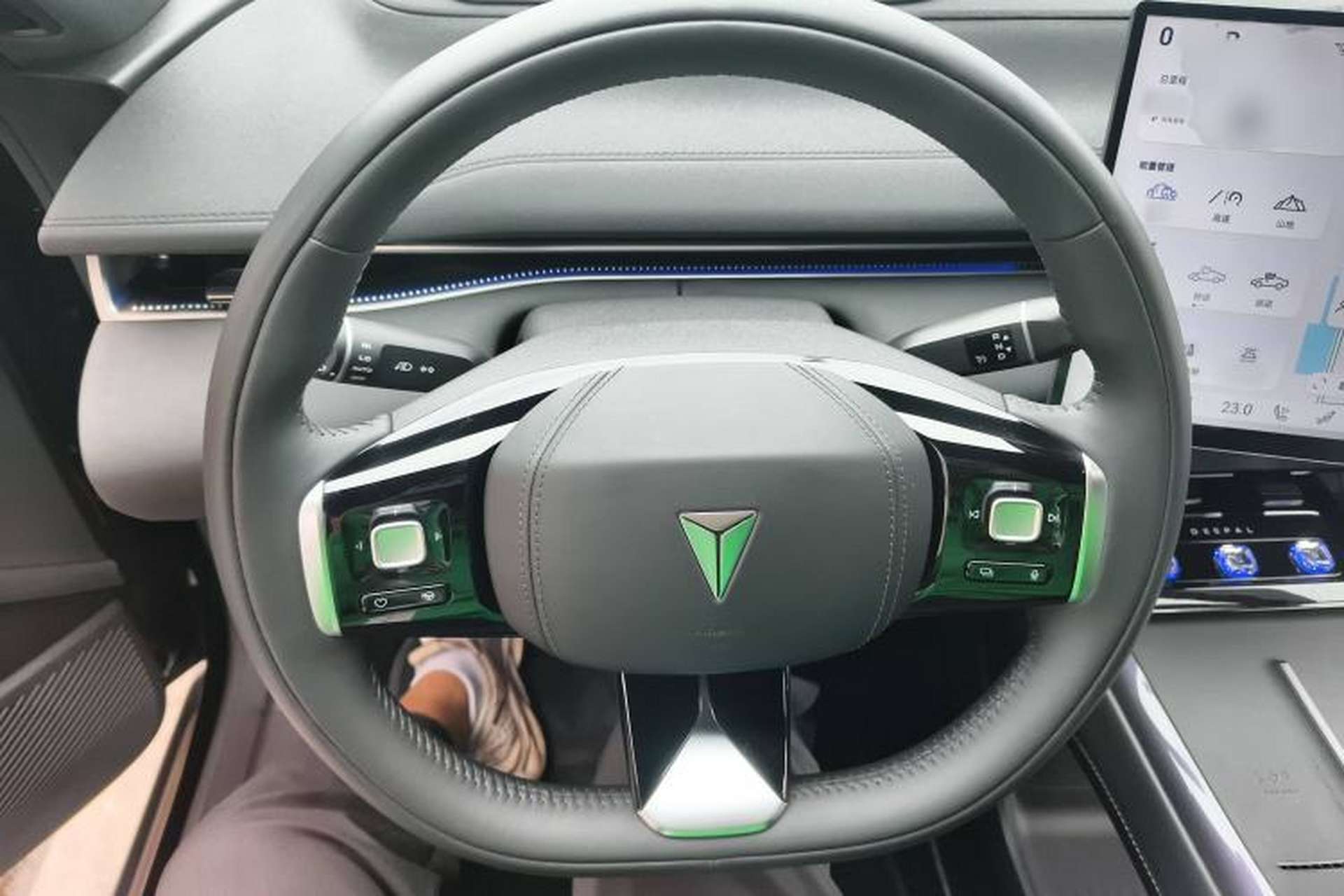 Used Deepal L07 2025 230 Ultra with DeepBlue Intelligent Driving AD PRO Extended-Range Version Steering Wheel