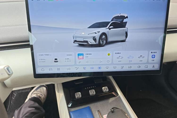 Used Deepal L07 2025 230 Ultra Qiankun Intelligent Driving ADS SE Range-Extended Version Audio And AC Panel