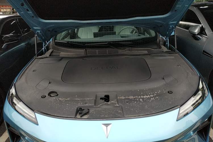 Used Deepal L07 2025 230Max Deep Blue Intelligent Driving AD PRO Range-Extended Version Engine Bay
