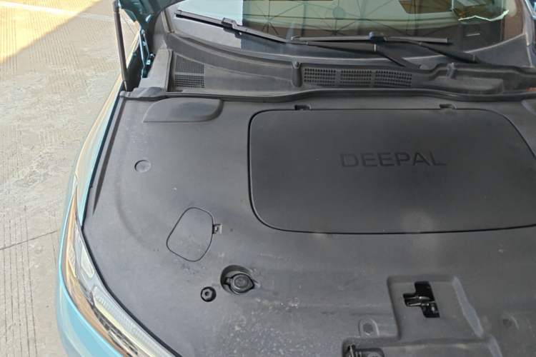 Used Deepal L07 2025 230 Ultra Qiankun Intelligent Driving ADS SE Range-Extended Version Engine Bay Right