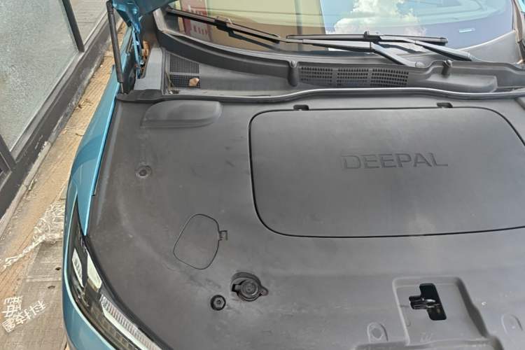 Used Deepal L07 2025 230 Ultra Qiankun Intelligent Driving ADS SE Range-Extended Version Engine Bay Right
