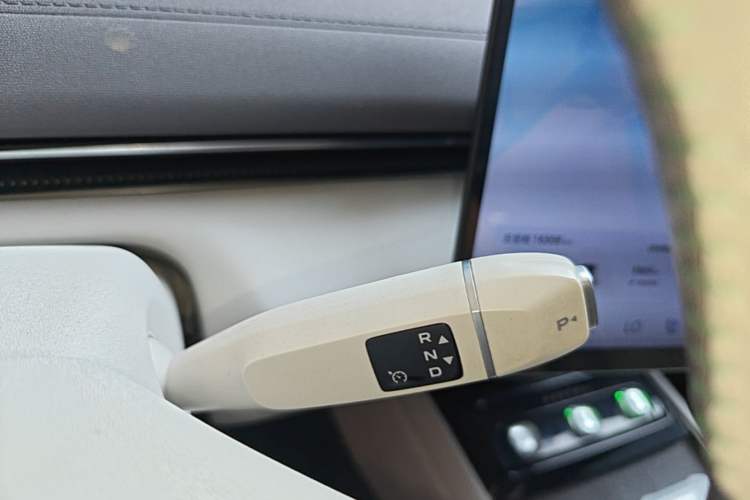 Used Deepal L07 2025 230 Ultra Qiankun Intelligent Driving ADS SE Range-Extended Version Gear Lever