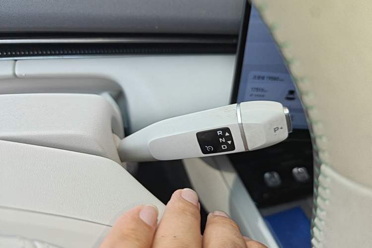 Used Deepal L07 2025 230 Ultra Qiankun Intelligent Driving ADS SE Range-Extended Version Gear Lever
