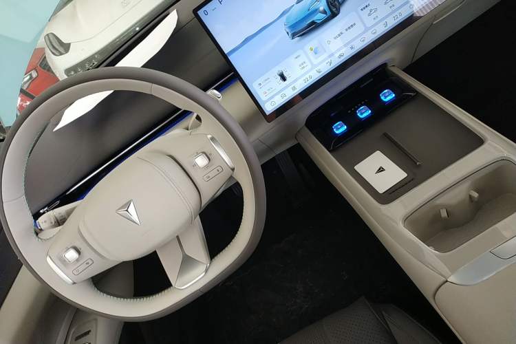 Used Deepal L07 2025 230 Ultra Qiankun Intelligent Driving ADS SE Range-Extended Version Gear Lever