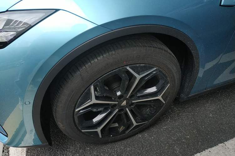 Used Deepal L07 2025 230Max Deep Blue Intelligent Driving AD PRO Range-Extended Version Left Front Wheel Hub