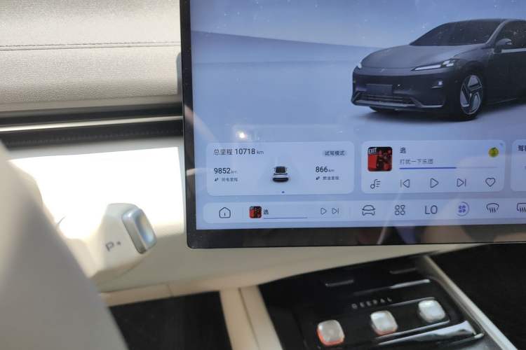 Used Deepal L07 2025 230 Ultra Qiankun Intelligent Driving ADS SE Range-Extended Version Odometer Close Up