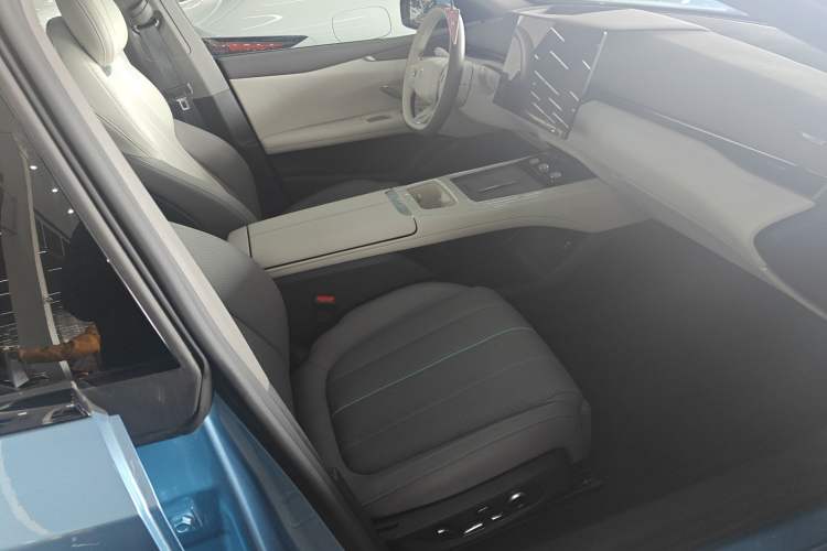 Used Deepal L07 2025 230 Ultra Qiankun Intelligent Driving ADS SE Range-Extended Version Right Front Seat