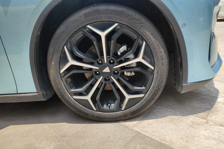 Used Deepal L07 2025 230 Ultra Qiankun Intelligent Driving ADS SE Range-Extended Version Right Front Wheel Hub