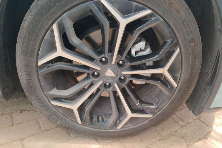 Used Deepal L07 2025 230 Ultra Qiankun Intelligent Driving ADS SE Range-Extended Version Right Front Wheel Hub