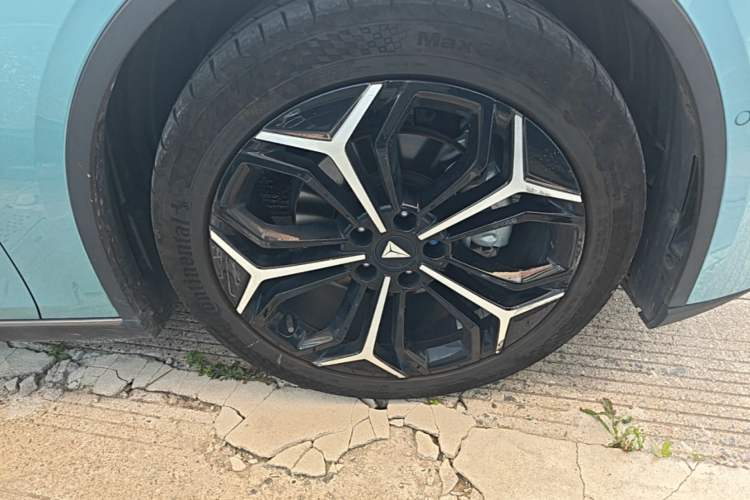 Used Deepal L07 2025 230 Ultra Qiankun Intelligent Driving ADS SE Range-Extended Version Right Front Wheel Hub