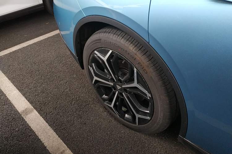 Used Deepal L07 2025 230Max Deep Blue Intelligent Driving AD PRO Range-Extended Version Right Rear Wheel Hub
