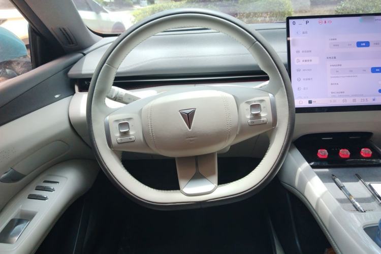 Used Deepal L07 2025 230 Ultra Qiankun Intelligent Driving ADS SE Range-Extended Version Steering Wheel