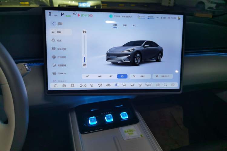 Used Deepal L07 2025 230 Ultra with DeepBlue Intelligent Driving AD PRO Extended-Range Version Audio And AC Panel