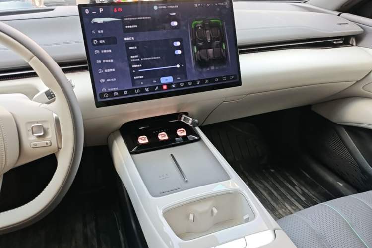 Used Deepal L07 2025 530 Ultra Qiankun Intelligent Driving ADS SE Pure Electric Version Audio And AC Panel