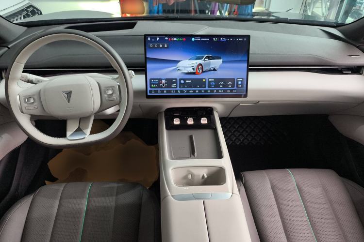 Used Deepal L07 2025 300Ultra with DeepBlue Intelligent Driving AD PRO Extended-Range Version Center Console