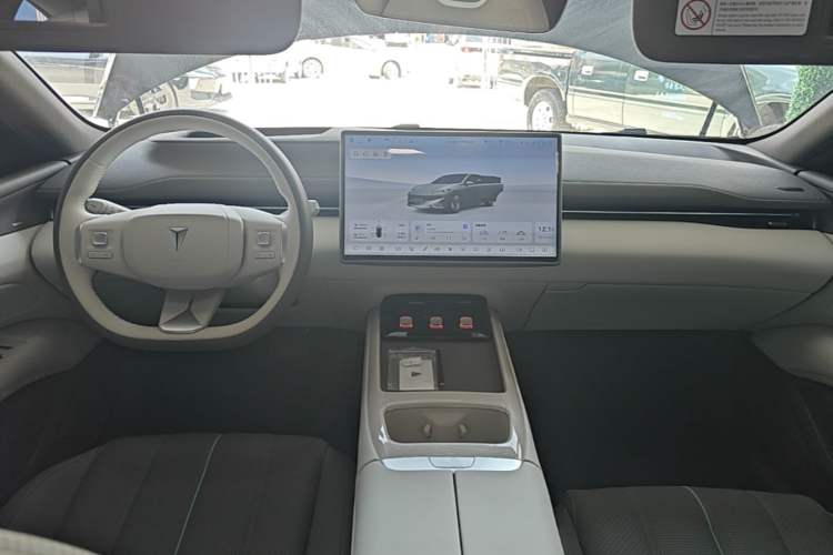 Used Deepal L07 2025 230 Ultra with DeepBlue Intelligent Driving AD PRO Extended-Range Version Center Console