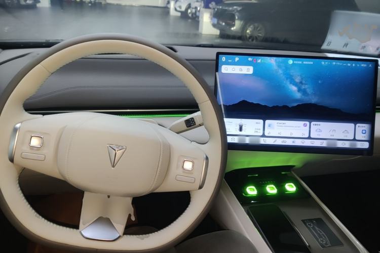 Used Deepal L07 2025 230 Ultra with DeepBlue Intelligent Driving AD PRO Extended-Range Version Center Console