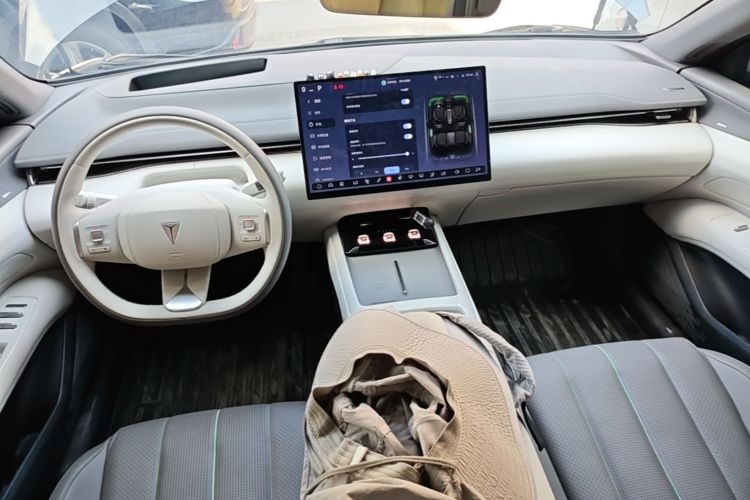Used Deepal L07 2025 530 Ultra Qiankun Intelligent Driving ADS SE Pure Electric Version Center Console