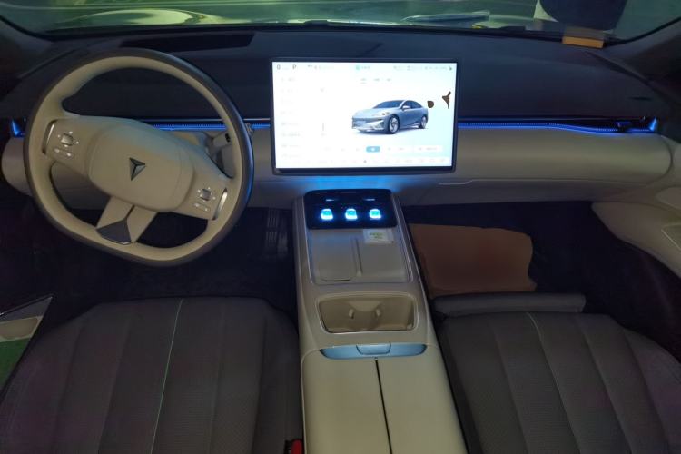 Used Deepal L07 2025 230 Ultra with DeepBlue Intelligent Driving AD PRO Extended-Range Version Center Console