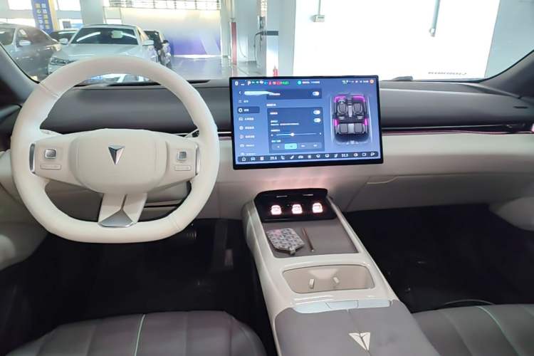 Used Deepal L07 2025 530 Ultra DeepBlue Intelligent Driving AD PRO Pure-Electric Version Center Console