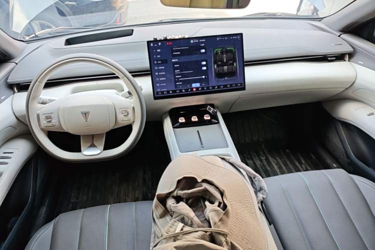 Used Deepal L07 2025 530 Ultra Qiankun Intelligent Driving ADS SE Pure Electric Version Center Console