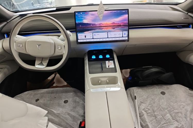 Used Deepal L07 2025 300Ultra Qiankun Intelligent Driving ADS SE Range-Extended Version Center Console