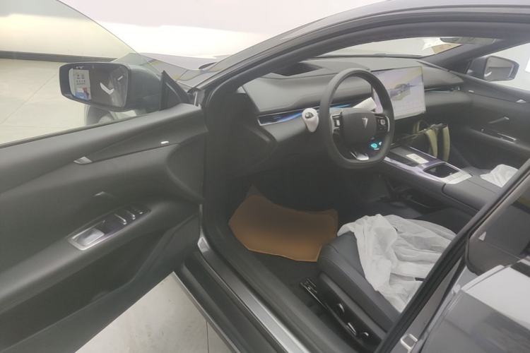 Used Deepal L07 2025 230 Ultra with DeepBlue Intelligent Driving AD PRO Extended-Range Version Driver Seat