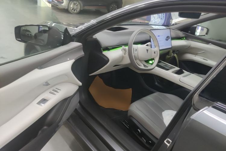 Used Deepal L07 2025 230 Ultra with DeepBlue Intelligent Driving AD PRO Extended-Range Version Driver Seat