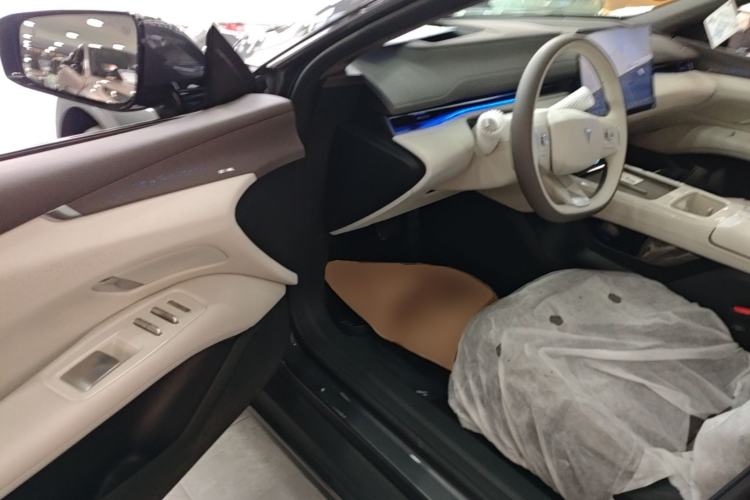 Used Deepal L07 2025 300Ultra Qiankun Intelligent Driving ADS SE Range-Extended Version Driver Seat