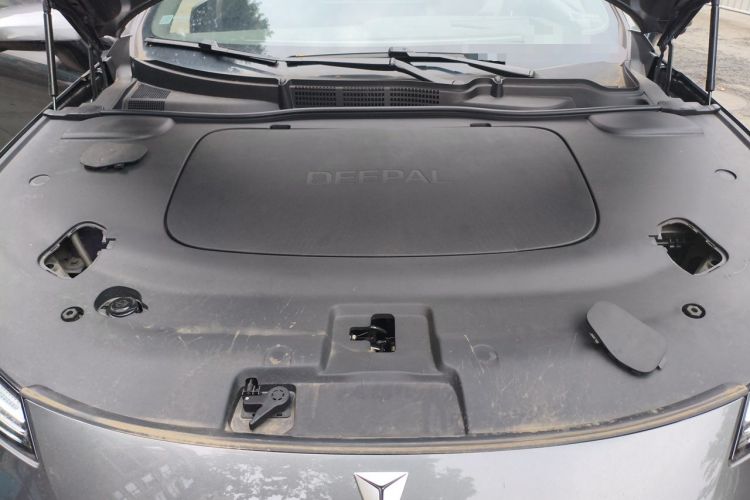 Used Deepal L07 2025 300Ultra with DeepBlue Intelligent Driving AD PRO Extended-Range Version Engine Bay