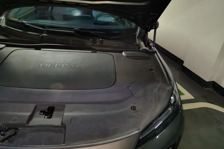Used Deepal L07 2025 230 Ultra with DeepBlue Intelligent Driving AD PRO Extended-Range Version Engine Bay Left