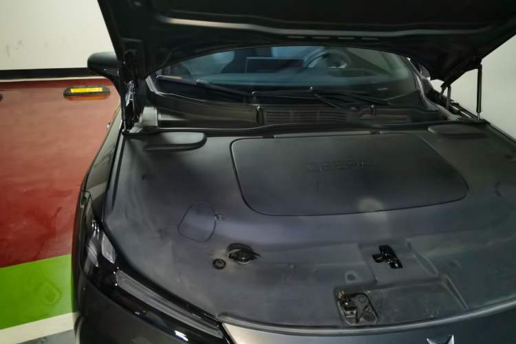 Used Deepal L07 2025 230 Ultra with DeepBlue Intelligent Driving AD PRO Extended-Range Version Engine Bay Right