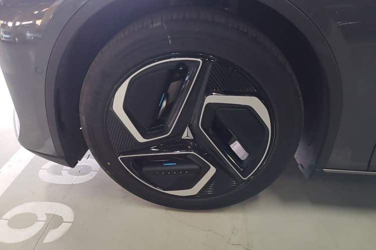 Used Deepal L07 2025 530 Ultra DeepBlue Intelligent Driving AD PRO Pure-Electric Version Exterior 4