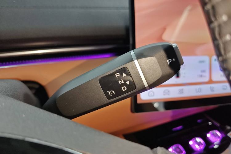 Used Deepal L07 2025 530 Ultra Qiankun Intelligent Driving ADS SE Pure Electric Version Gear Lever