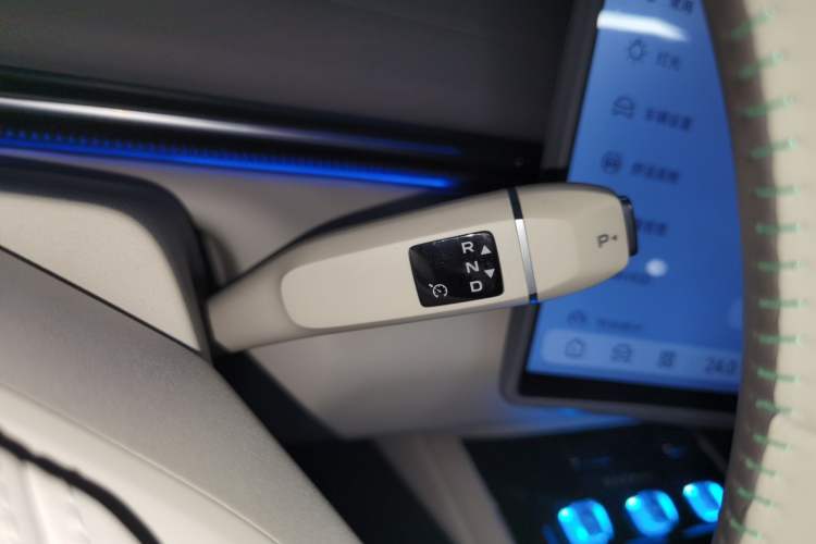 Used Deepal L07 2025 230 Ultra with DeepBlue Intelligent Driving AD PRO Extended-Range Version Gear Lever