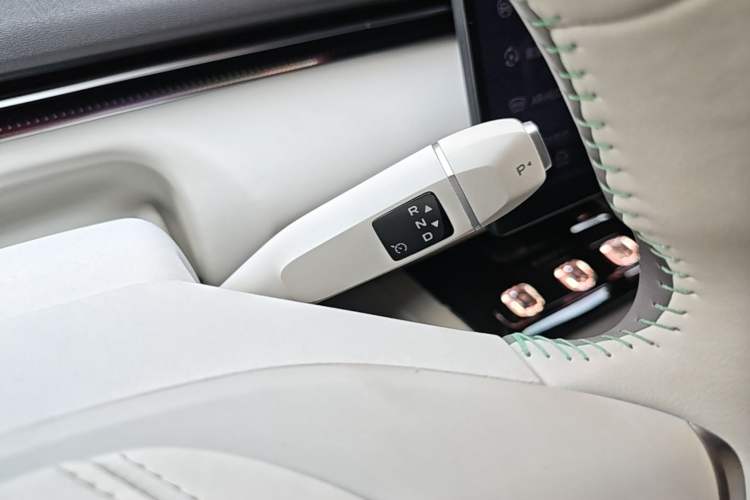 Used Deepal L07 2025 530 Ultra Qiankun Intelligent Driving ADS SE Pure Electric Version Gear Lever