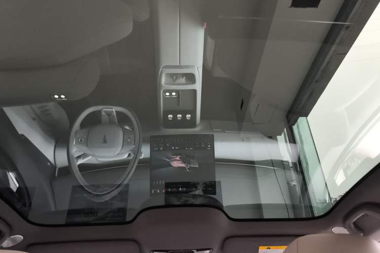 Used Deepal L07 2025 300Ultra with DeepBlue Intelligent Driving AD PRO Extended-Range Version Headliner