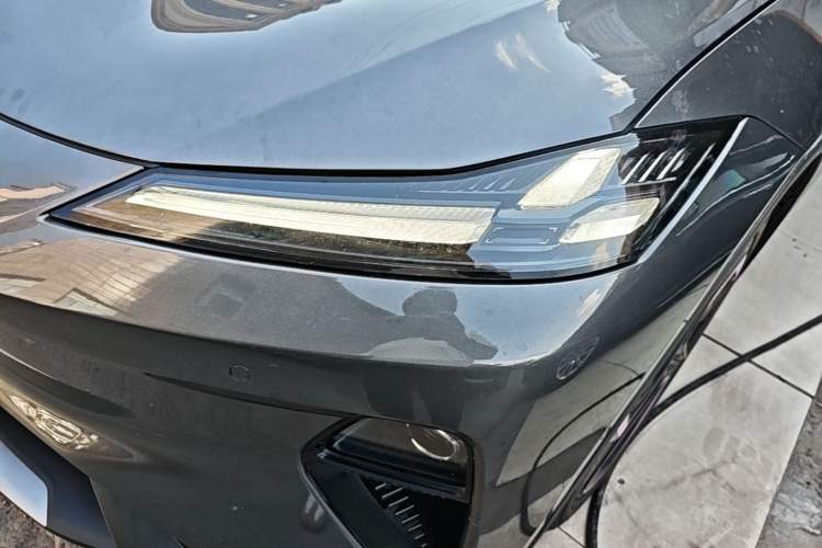 Used Deepal L07 2025 530 Ultra Qiankun Intelligent Driving ADS SE Pure Electric Version Left Front Headlight