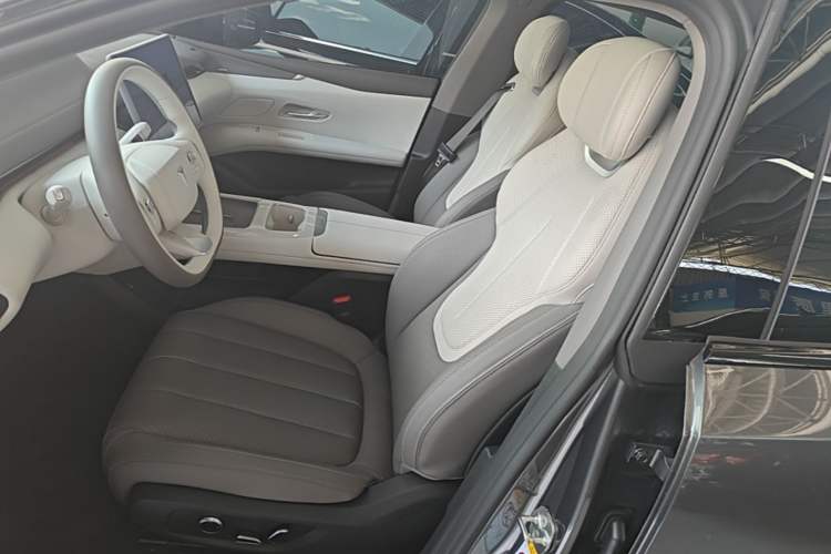 Used Deepal L07 2025 230 Ultra with DeepBlue Intelligent Driving AD PRO Extended-Range Version Left Front Seat