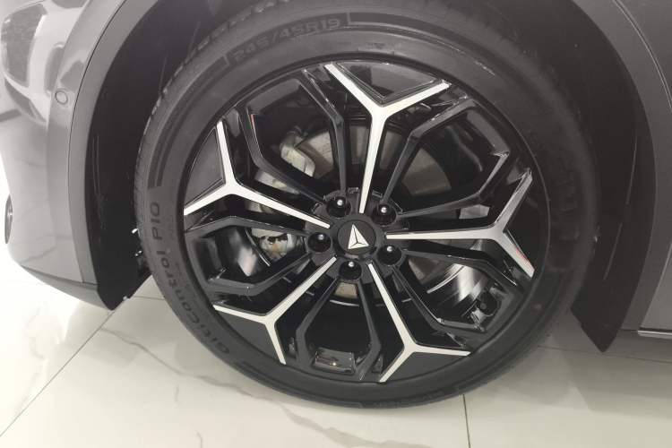 Used Deepal L07 2025 300Ultra with DeepBlue Intelligent Driving AD PRO Extended-Range Version Left Front Wheel Hub