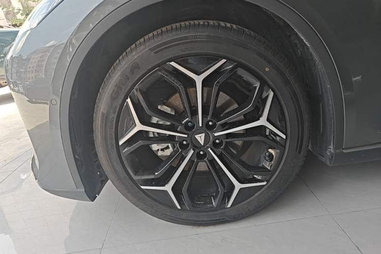 Used Deepal L07 2025 230 Ultra with DeepBlue Intelligent Driving AD PRO Extended-Range Version Left Front Wheel Hub