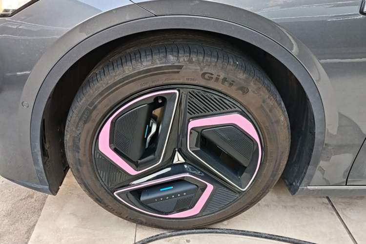 Used Deepal L07 2025 530 Ultra Qiankun Intelligent Driving ADS SE Pure Electric Version Left Front Wheel Hub