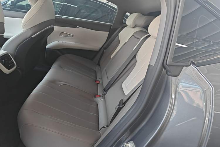 Used Deepal L07 2025 230 Ultra with DeepBlue Intelligent Driving AD PRO Extended-Range Version Left Rear Seat