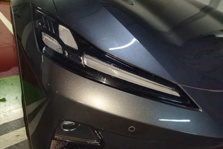 Used Deepal L07 2025 230 Ultra with DeepBlue Intelligent Driving AD PRO Extended-Range Version Right Front Headlight