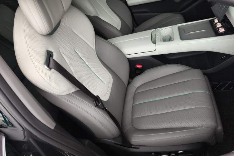 Used Deepal L07 2025 300Ultra with DeepBlue Intelligent Driving AD PRO Extended-Range Version Right Front Seat