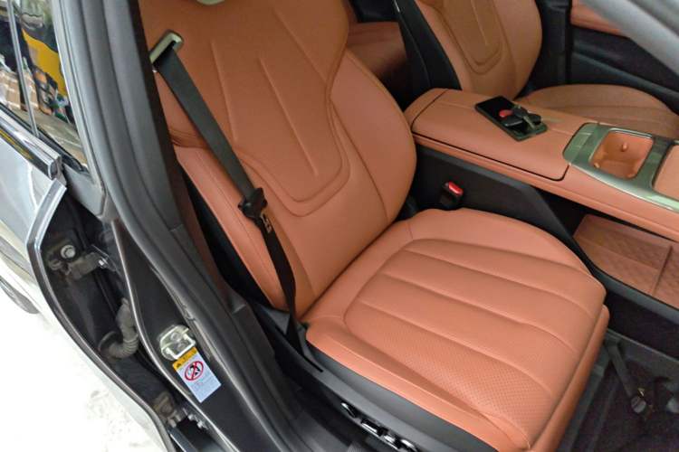 Used Deepal L07 2025 300Ultra Qiankun Intelligent Driving ADS SE Range-Extended Version Right Front Seat