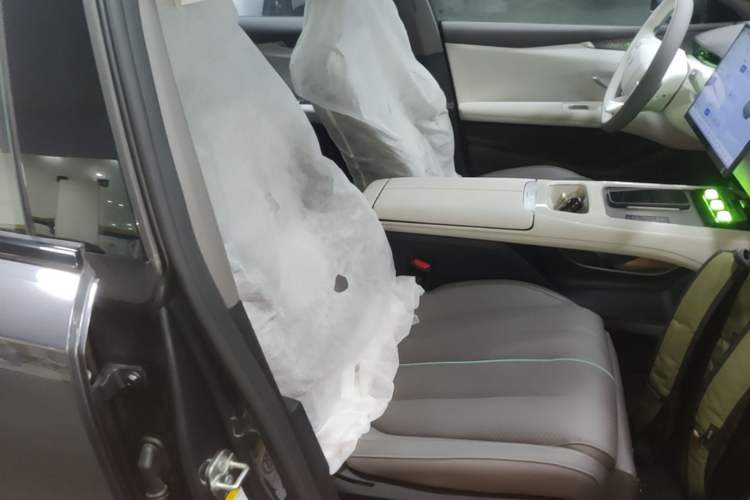 Used Deepal L07 2025 230 Ultra with DeepBlue Intelligent Driving AD PRO Extended-Range Version Right Front Seat